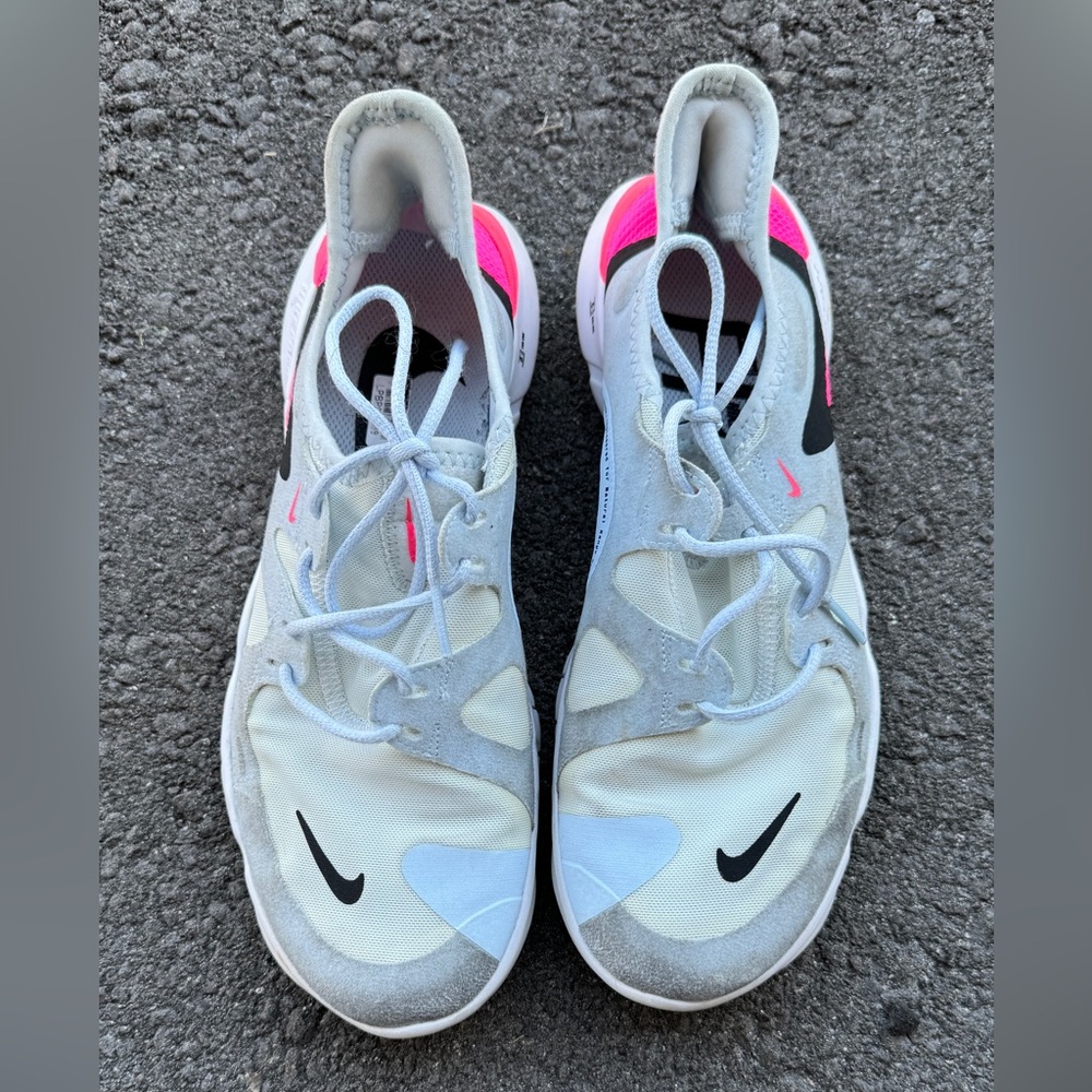 Nike Woman’s Sneakers - Picture 1 of 4